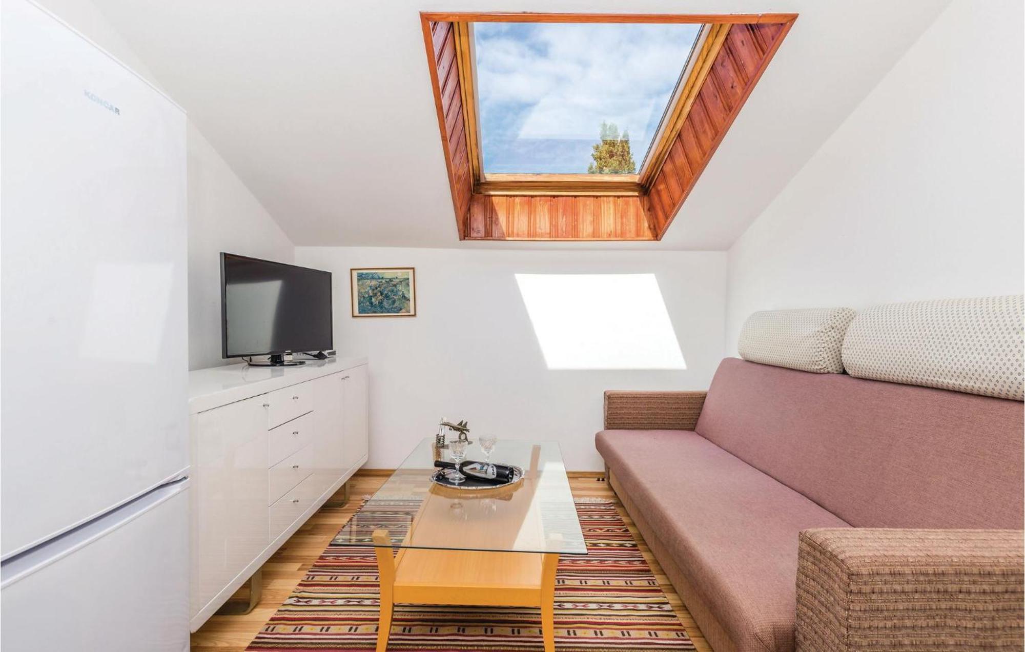 Lovely Apartment In Kampor With Kitchen Zewnętrze zdjęcie