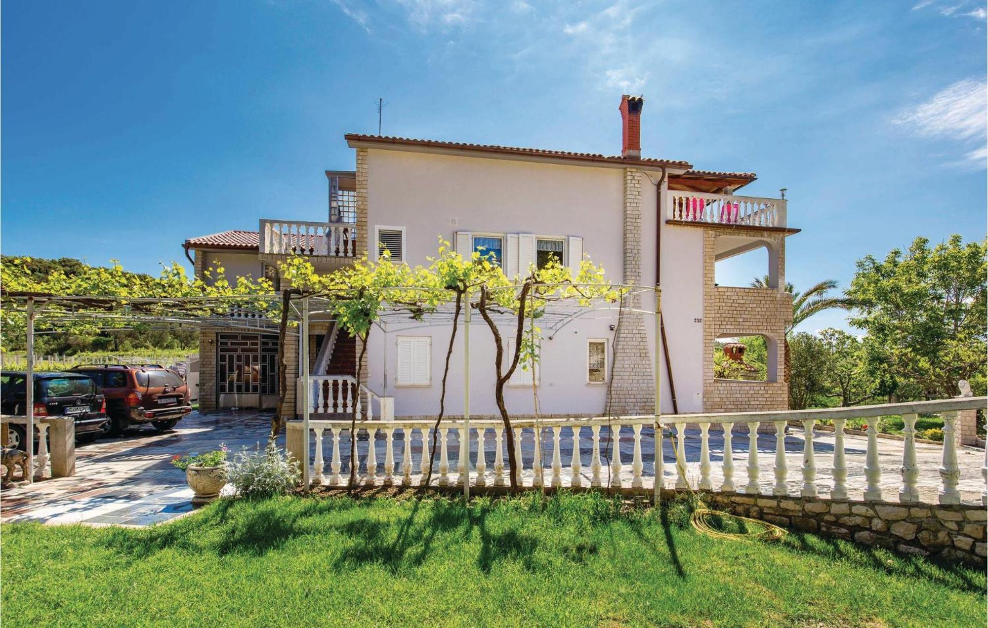 Lovely Apartment In Kampor With Kitchen Zewnętrze zdjęcie