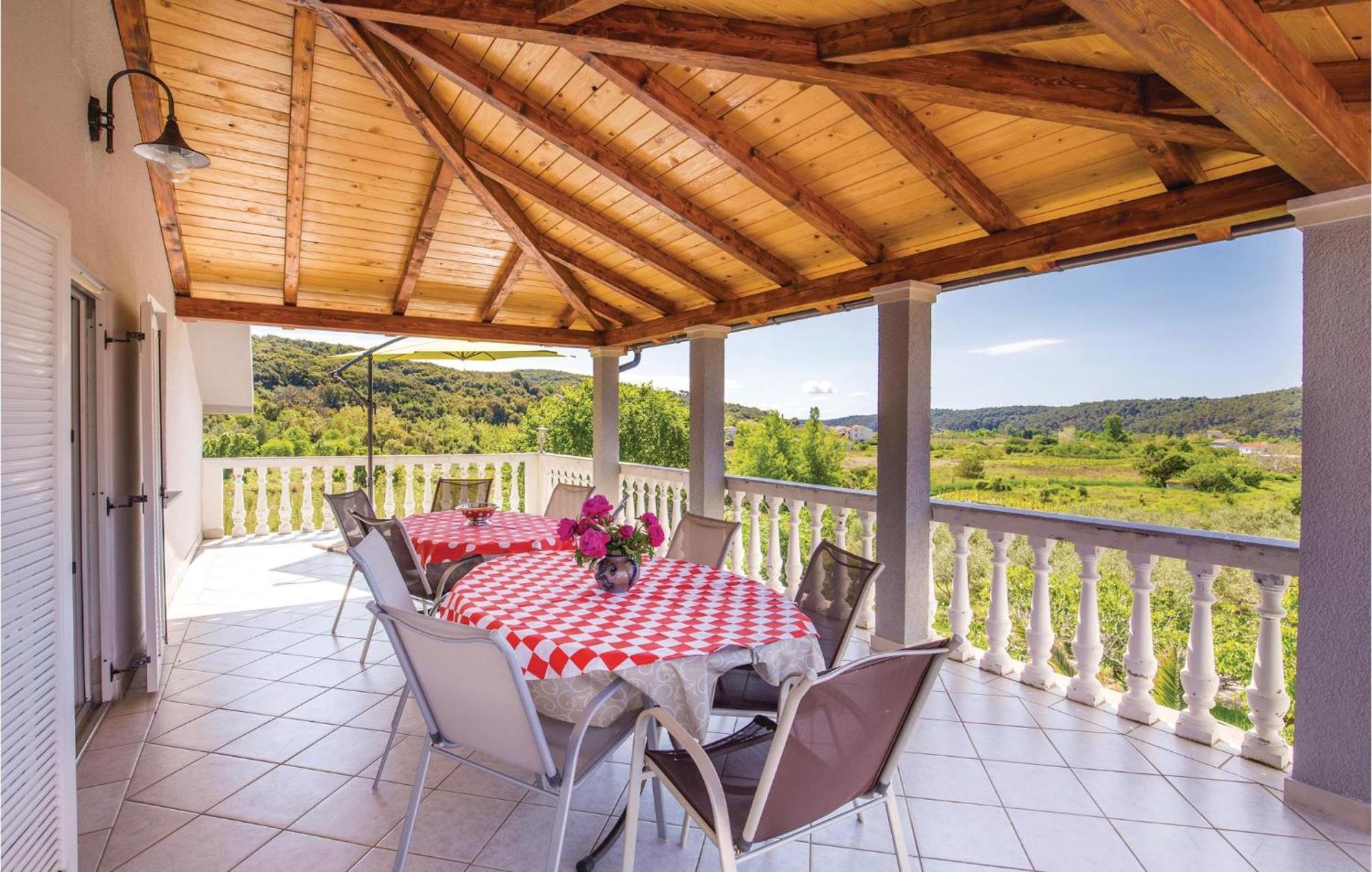 Lovely Apartment In Kampor With Kitchen Zewnętrze zdjęcie