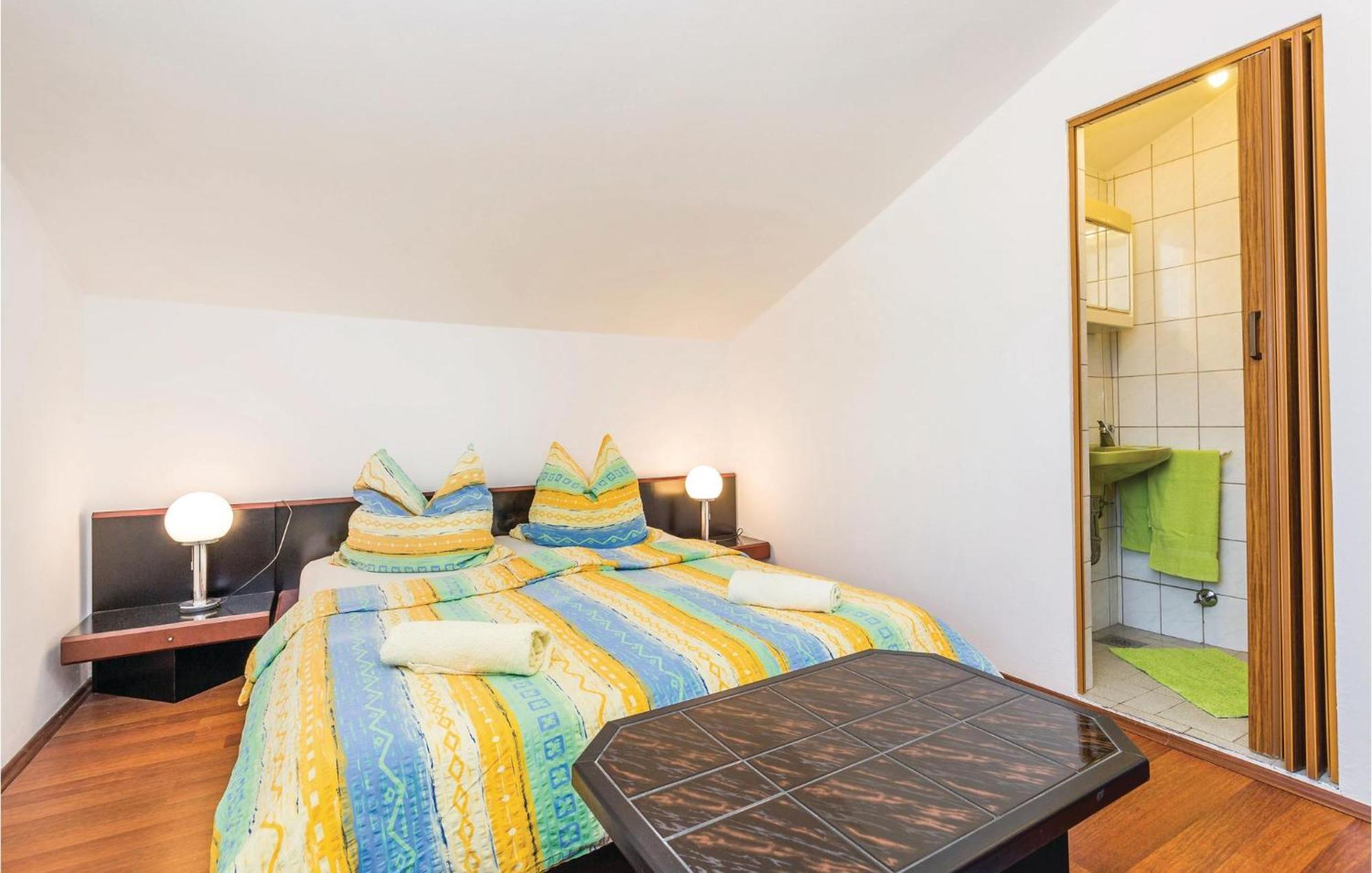 Lovely Apartment In Kampor With Kitchen Zewnętrze zdjęcie
