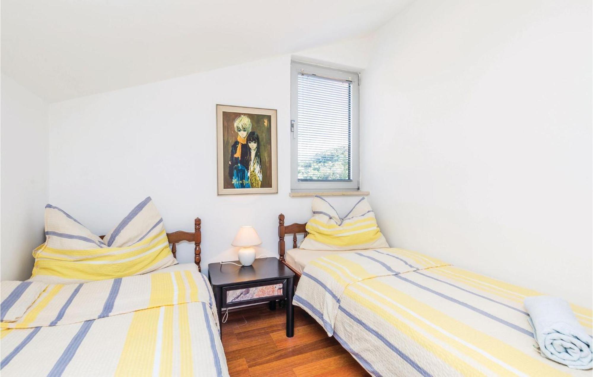 Lovely Apartment In Kampor With Kitchen Zewnętrze zdjęcie