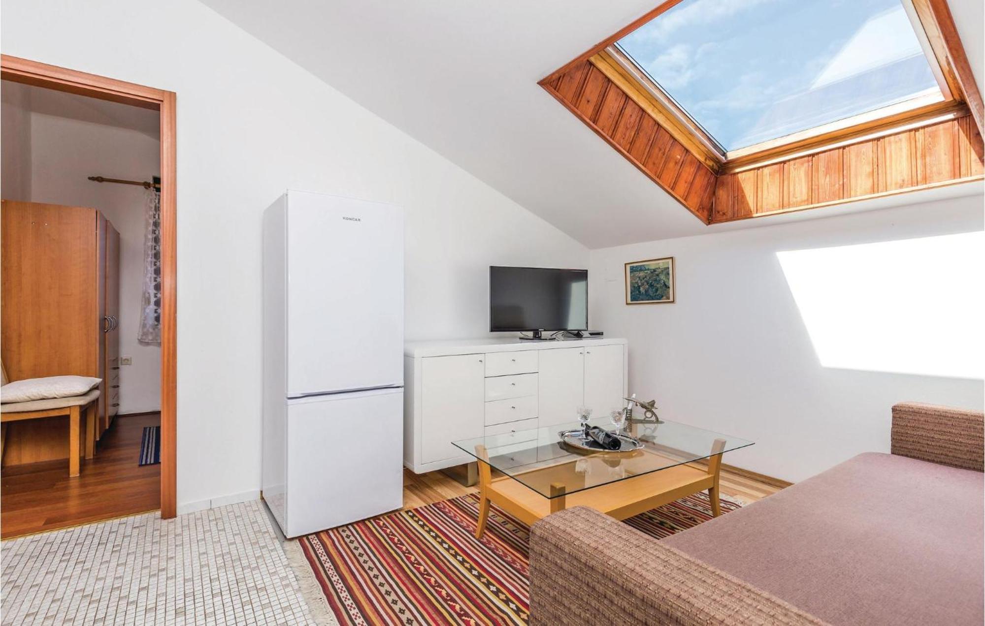 Lovely Apartment In Kampor With Kitchen Zewnętrze zdjęcie