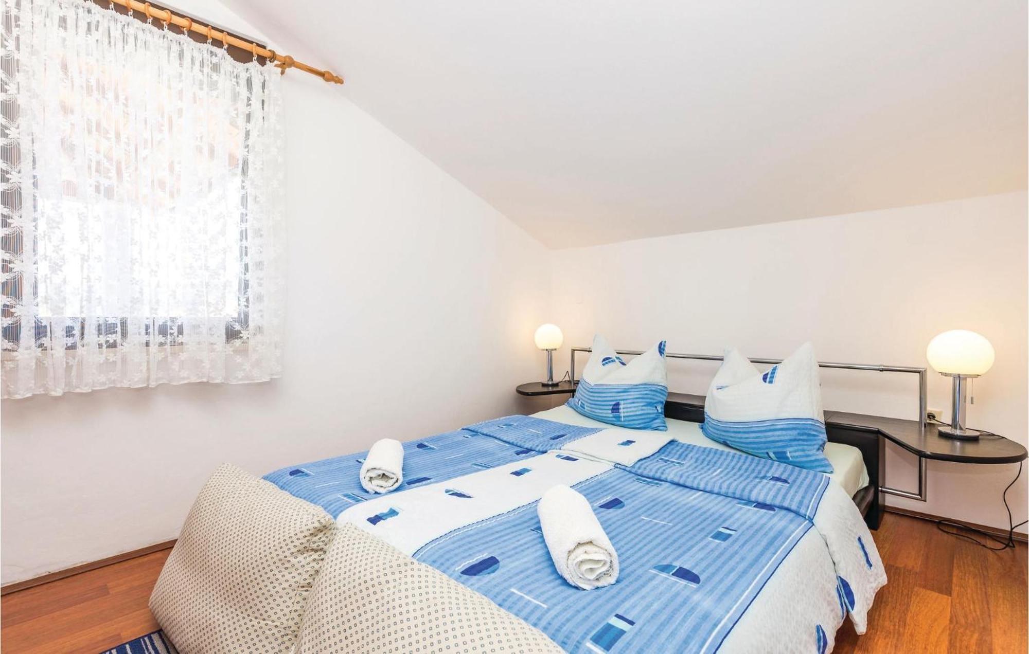 Lovely Apartment In Kampor With Kitchen Zewnętrze zdjęcie