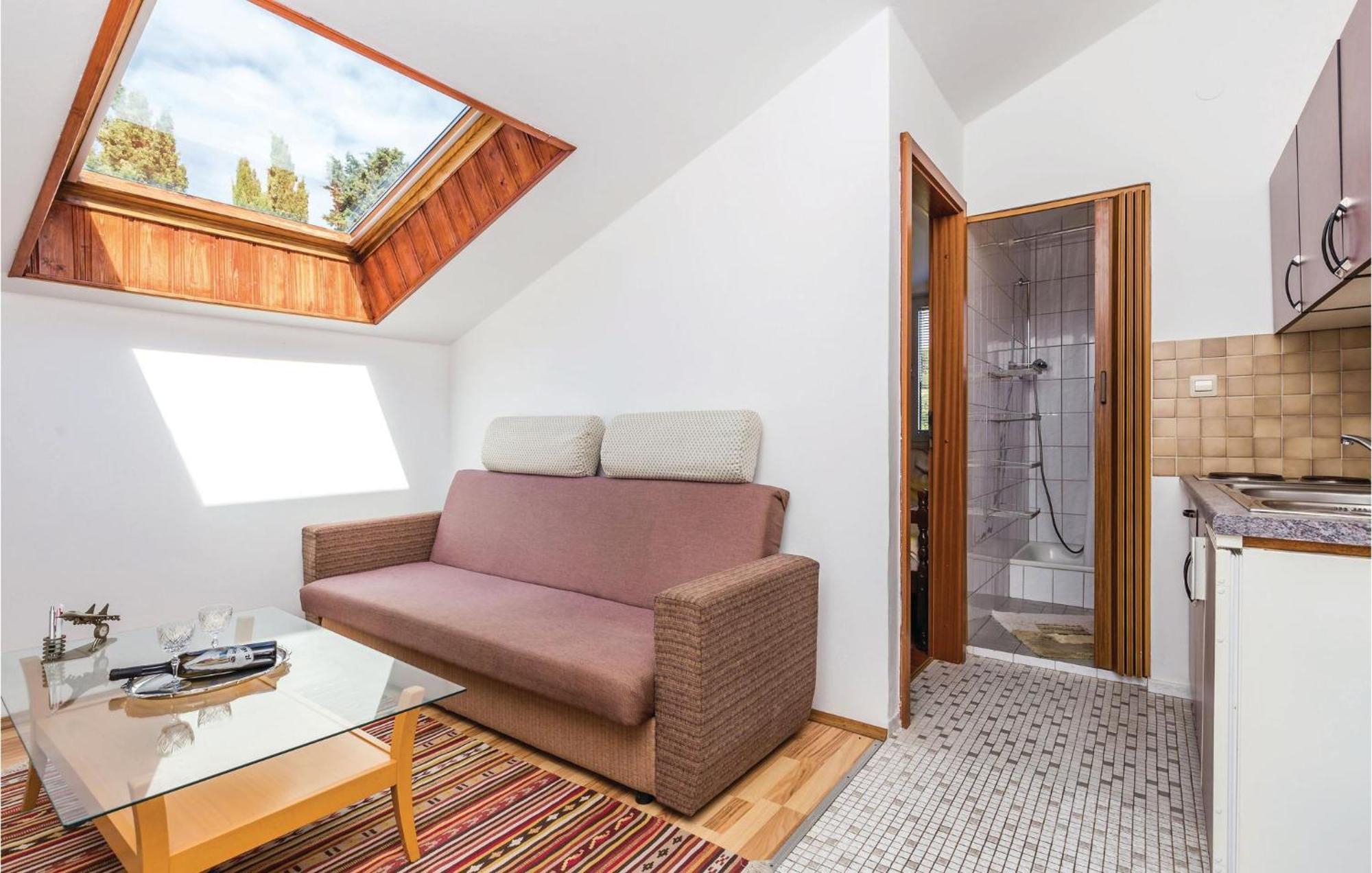 Lovely Apartment In Kampor With Kitchen Zewnętrze zdjęcie