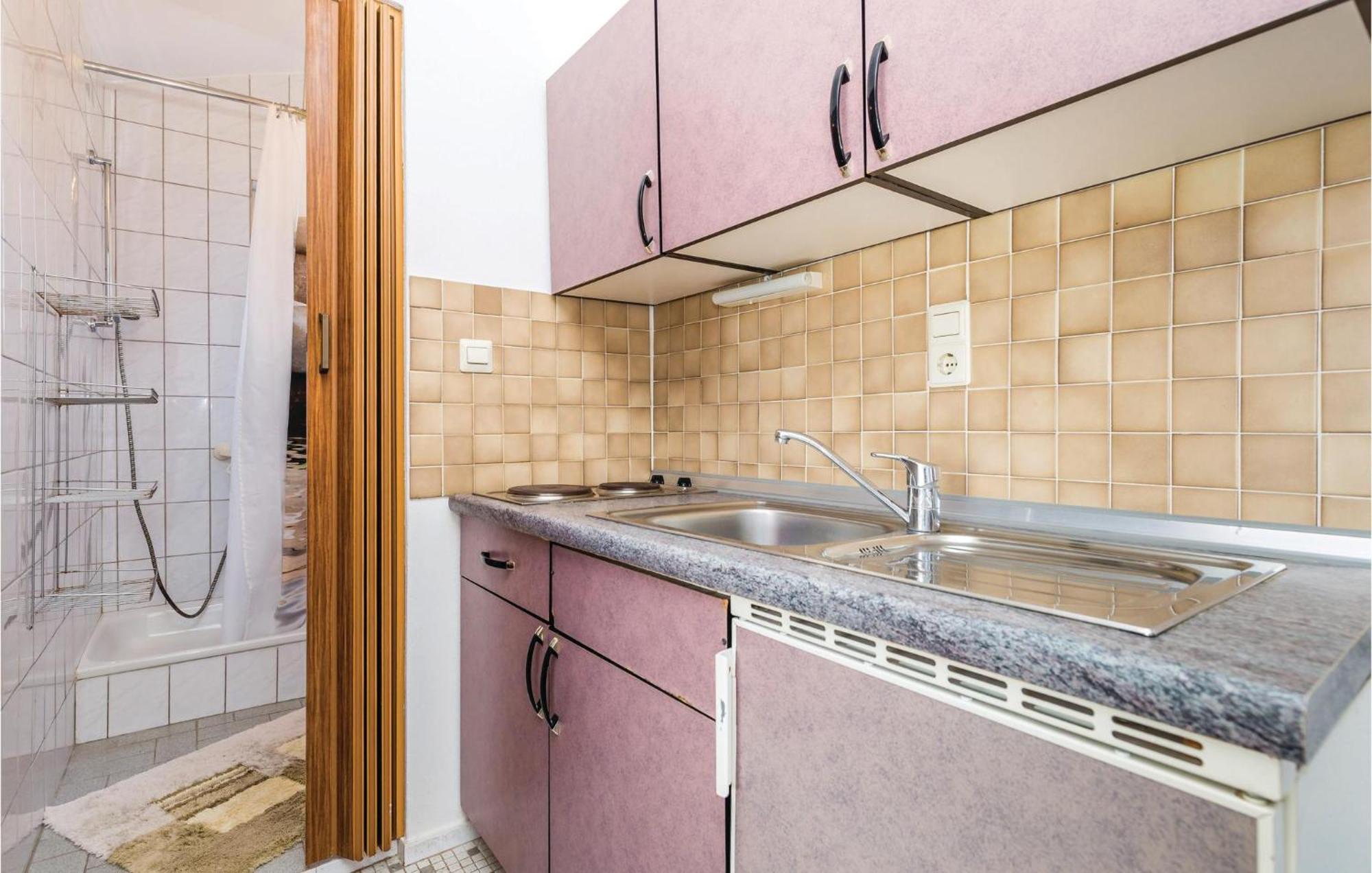 Lovely Apartment In Kampor With Kitchen Zewnętrze zdjęcie
