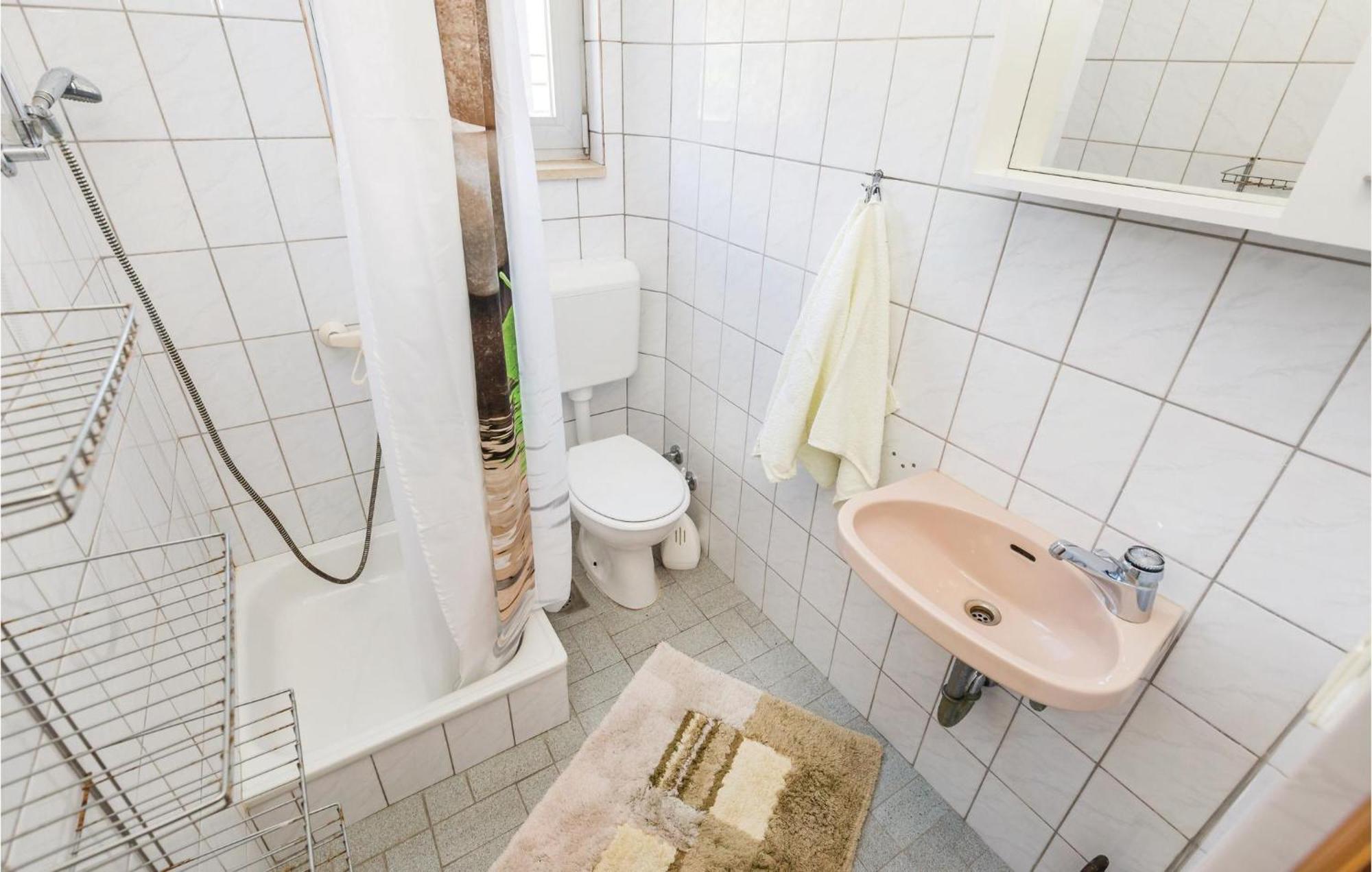 Lovely Apartment In Kampor With Kitchen Zewnętrze zdjęcie
